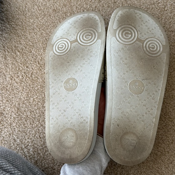 White Gucci slide - Picture 2 of 2